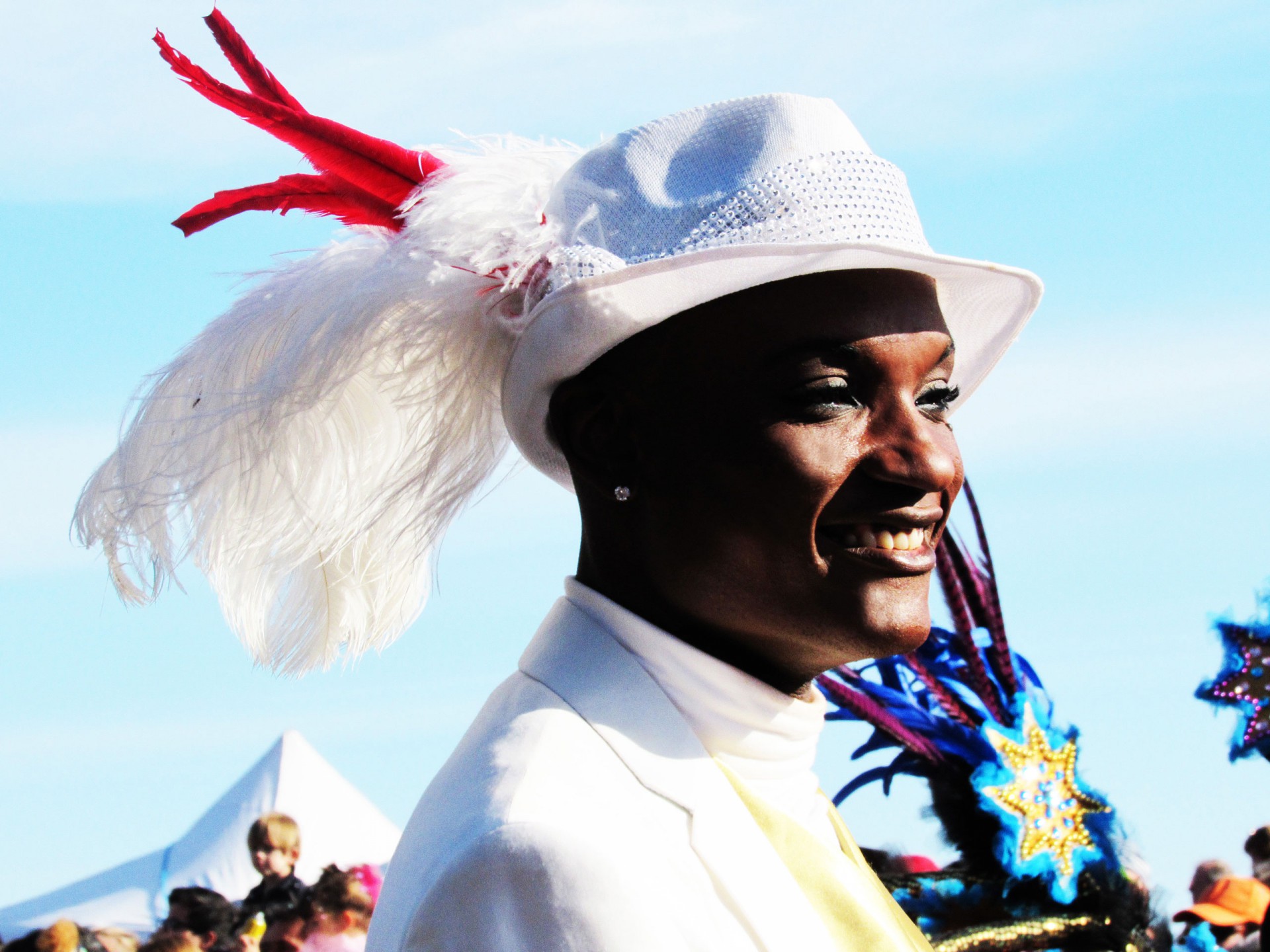 Carnaval de Nice 2016: Le Roi des Médias. COMPAGNIE CORPS ET DANSE. + de VIDÉOS !!! Février 2016. Défilé Carnavalesque, Danse Latino