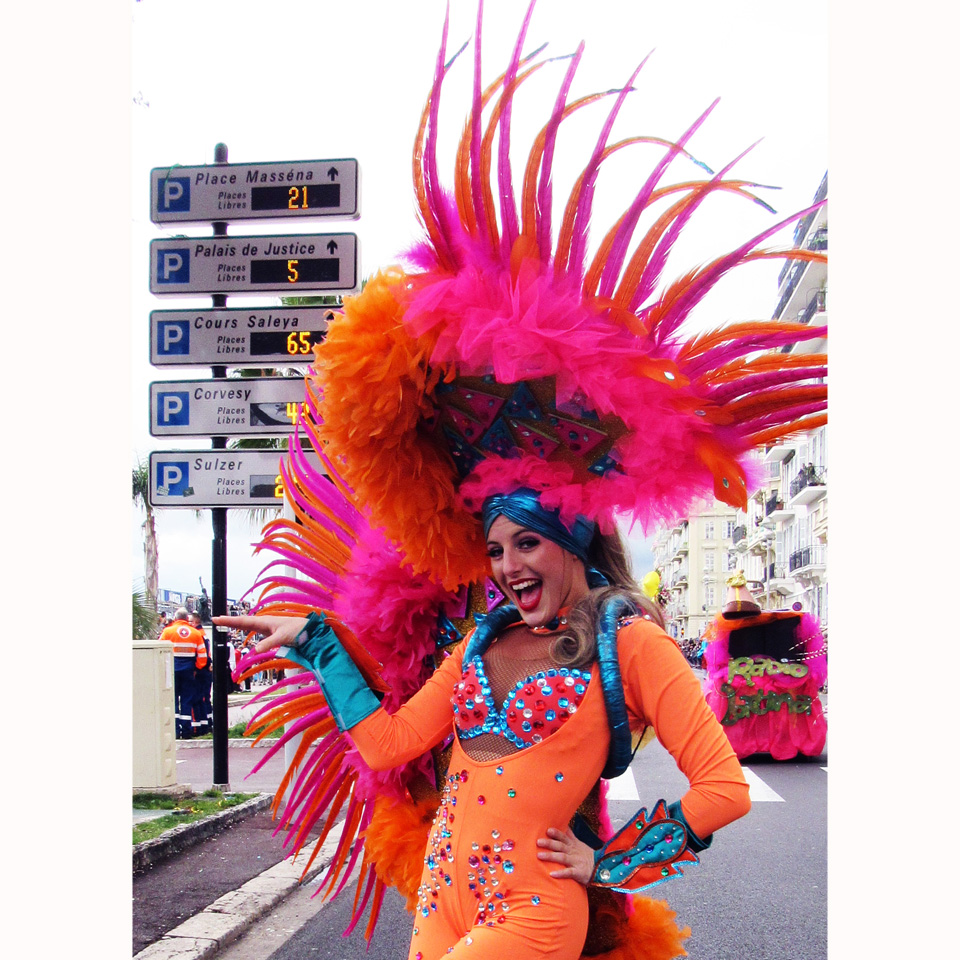 Corso Illuminé le 16/02 et Bataille de Fleurs le 17/02. Carnaval de Nice 2016. Compagnie Corps et Danse, défilé, Carnaval Latino, Danse Latino