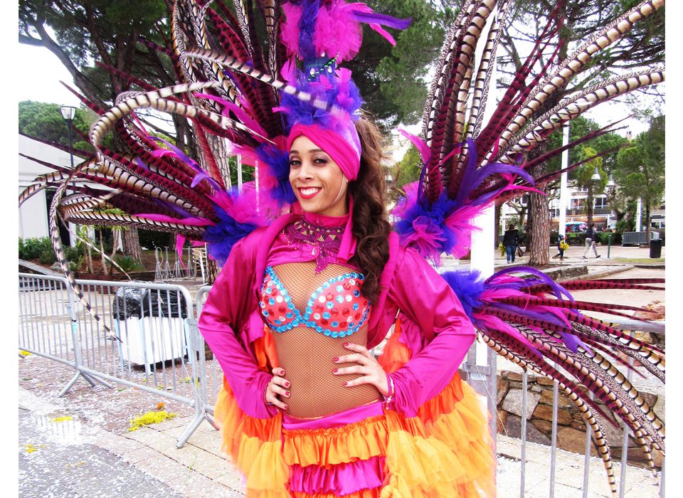 Corso Fleuri de Sainte-Maxime 2017. Gracias a los organizadores por darnos la oportunidad de presentar nuestro desfile de cabaret cubano. Compañía Corps et Danse . febrero 2017